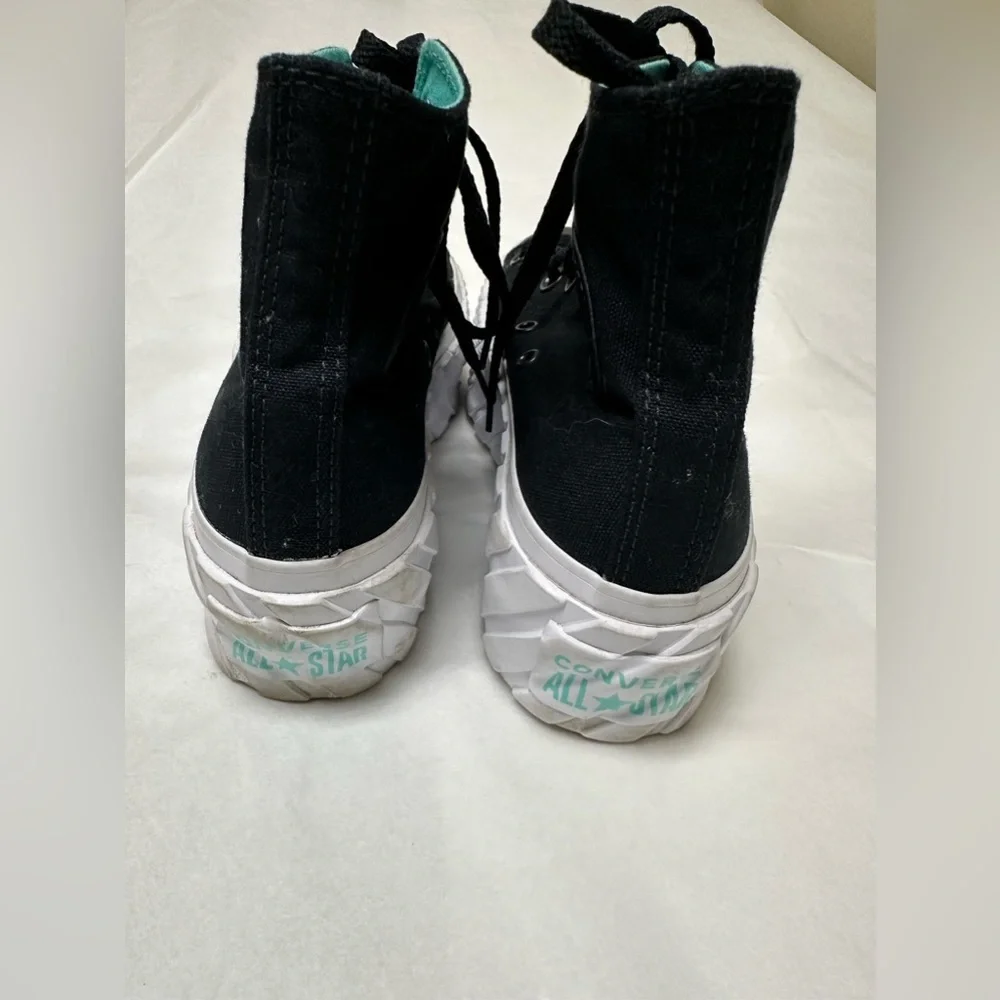 Converse chuck lift